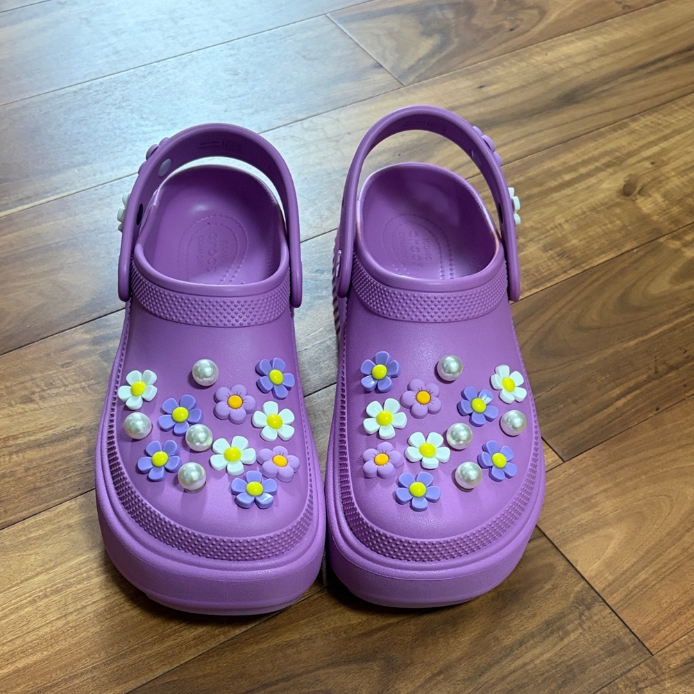 CROCS Stomp platform Clogs bubble light purple with Flower Charms Women’s 11